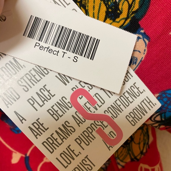 ⚡️FLASH SALE⚡️NWT LuLaRoe Perfect Tee Floral Small - Picture 3 of 5